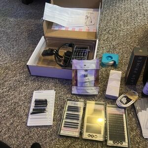 Eyelash extensions kit including magnifying glasses